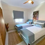Beachfront 2-bed Luxury - Agios Gordios Corfu Greece アパート *