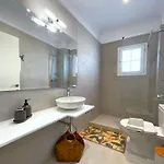 Beachfront 2-bed Luxury - Agios Gordios Corfu Greece アギオス・ゴルディオス