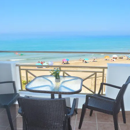 Beachfront 2-bed Luxury - Agios Gordios Corfu Greece アパート アギオス・ゴルディオス