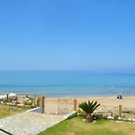 Beachfront 2-bed Luxury - Agios Gordios Corfu Greece